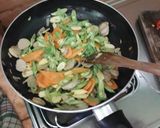 Foto langkah ke 3 dari resep Tumis buncis wortel.
