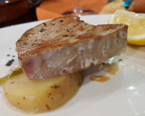 Foto del paso 8 de la receta: Filete de Atún a la plancha sobre cama de Patata al Vapor
