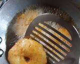 A picture of step 5 of Dahi wada.
