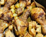 Foto del paso 6 de la receta: Muslitos de pollo con patatas (en Air fryer)