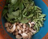 Foto langkah ke 1 dari resep Thai Beef Basil.