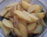 Foto langkah ke 2 dari resep Potato Wedges.