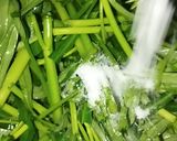 Foto langkah ke 2 dari resep Kangkung saus tiram.