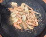 Foto del paso 5 de la receta: Paella mar y montaña (o solo de pescado o solo de carne)