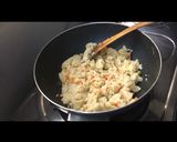 A picture of step 1 of Leftover upma suji balls.