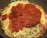 A picture of step 3 of Garlic Sausage and Tomato Spaghetti.