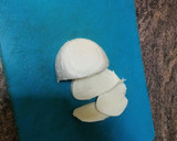 Foto del paso 2 de la receta: Ensalada de tomate y mozzarella (caprese)