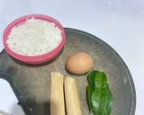 Foto langkah ke 1 dari resep Nasi Goreng Sosis Daun Jeruk.