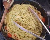 A picture of step 3 of Spaghetti with prawn, tomatoes and courgette pesto.