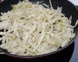 Foto del paso 2 de la receta: Merluza a la plancha con repollo gratinado