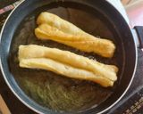 Hình bước làm 2 của món Quẩy chiên giòn