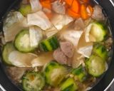 Foto langkah ke 3 dari resep Sup Bening Oyong Wortel.