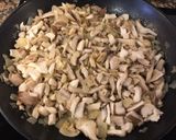 Foto del paso 5 de la receta Solomillo con salsa de setas y salsa parís