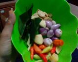 Foto langkah ke 4 dari resep Gulai Cumi Isi Telur Puyuh.