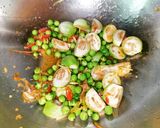 รูปขั้นตอนการทำที่ 3 ของ ผัดเผ็ดปลาดุกสด