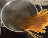 Foto del paso 1 de la receta: Pasta integral con calabacín y champiñones 🍝 🍄 🥒
