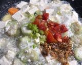 Foto langkah ke 4 dari resep Sop Oyong Bihun Wortel Tahu dan Telur.