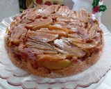 Pas rețetă Prăjitură turnată cu mere caramelizate 8 fotografie