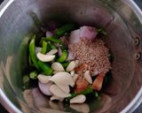 A picture of step 1 of Stuffed Hariyali Parwal.