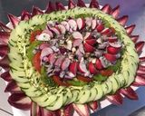 Une image de l'étape 16 de Salade composée multicolore (céleri,tomates,courgette,oignon,radis,concombre,champignons,endives).