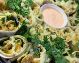 صورة لخطوة 3 من وصفة رولات التورتيلا بالدجاج 🌯