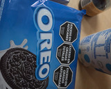 Foto del paso 1 de la receta: Postre torta Oreo® by Mycka 🍰 muuuy fácil, 4 ingredientes y sin horno🎂especial Día del Padre 🎊