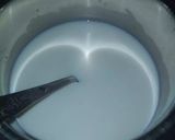 A picture of step 1 of Fruits custard trifle.