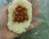 Foto langkah ke 4 dari resep Lemper Abon Gulung ✅.