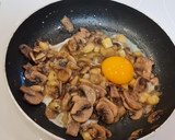 Foto del paso 4 de la receta: Revuelto de champiñones y calabacín