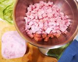 Sonkás káposztasaláta gazdagon recept fázis 3 fotója