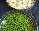 A picture of step 1 of Hariyali Pav Bhaji.