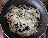 Foto del passaggio 2 della ricetta Spaghetti tonno e cipolla 🌷