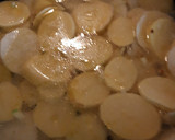 Foto del paso 2 de la receta: Huevos escalfados con patatas