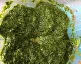 A picture of step 3 of Hari chutney.
