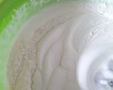 Foto langkah ke 3 dari resep Bolu kukus Mawar Pandan.