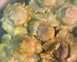 Foto del paso 4 de la receta: Flores de alcachofa con salsa cremosa, ibérico y lascas de parmesano