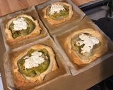 Une image de l'étape 9 de Feuilletés chèvre poireaux, salade de jeunes pousses.