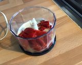 Une image de l'étape 2 de Sauce salade aillée au poivron rouge et moutarde de Dijon.