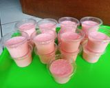 Foto langkah ke 5 dari resep Silky Pudding Strawberry.
