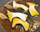 Foto del paso 4 de la receta: Langostinos y setas Eryngii al ajillo