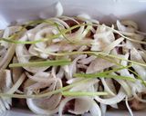 Savanyú káposztás tarjaszeletek sütőben sütve recept fázis 2 fotója