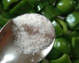 शिमलामिर्च का अचार (shimla mirch ka achar recipe in Hindi) रेसिपी चरण 2 फोटो