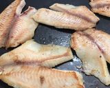 Foto del paso 2 de la receta: Filete de pescado con rúgula y granada