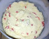 A picture of step 8 of Real strawberry cake #AuthorMarathon.