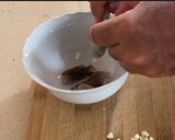 Foto del paso 3 de la receta: Huevos rotos con langostinos