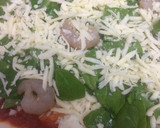 Foto del paso 6 de la receta: Pizza de espinacas, gambas y queso roquefort