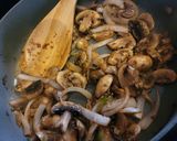 Foto del paso 5 de la receta: Pollo en Crema de Champiñones 🍄‍🟫 (Hongos)