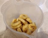 Banán fagyi, csokidarabokkal recept fázis 2 fotója