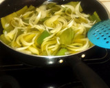 Foto del paso 2 de la receta: Patatas revueltas con huevos, cebolla y pimientos