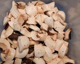 Gombás csirkecomb recept fázis 4 fotója